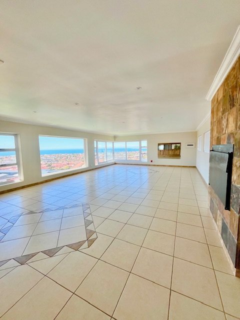 4 Bedroom Property for Sale in Menkenkop Western Cape